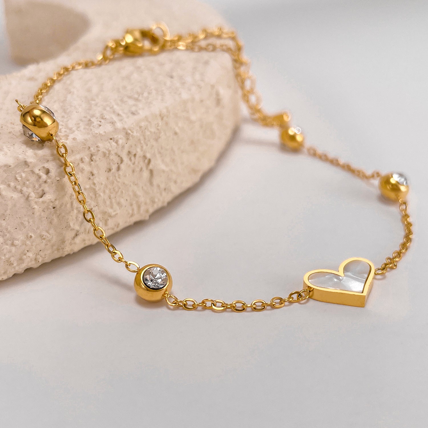 Bracciale Cuore in Titanio e Madreperla – Stile Elegante