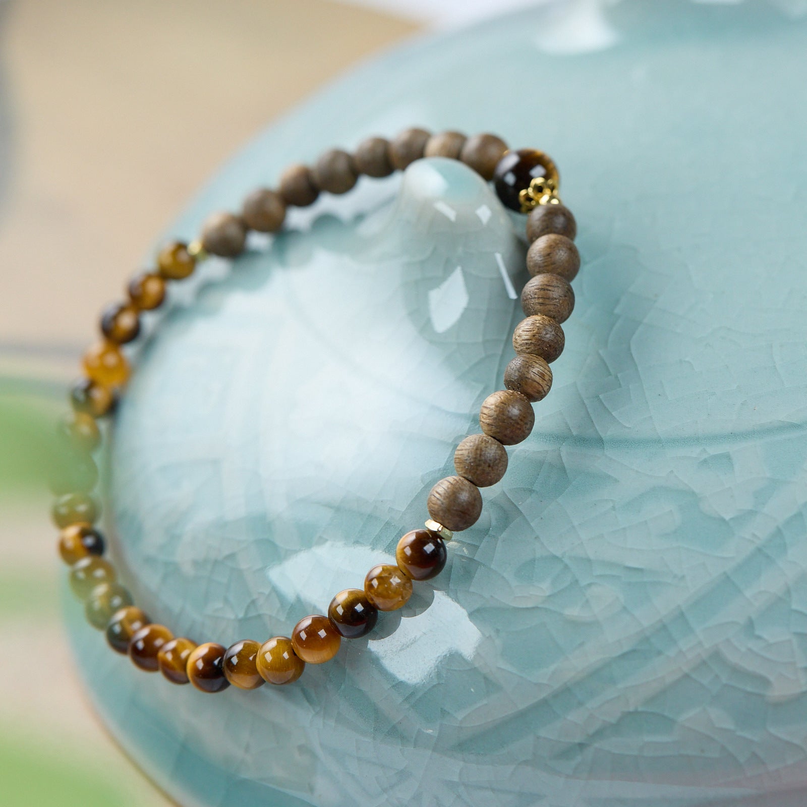 Bracciale Occhio di Tigre e Legno d’Incenso – Eleganza Raffinata