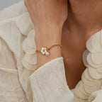 Bracciale in Acciaio e Madreperla – Fiore Elegante